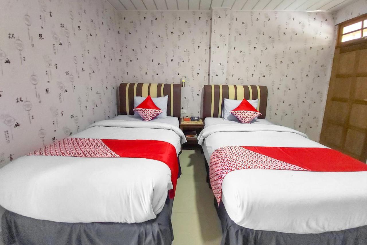 Oyo 3196 Hotel Taman Cinta Сінкаванг Екстер'єр фото