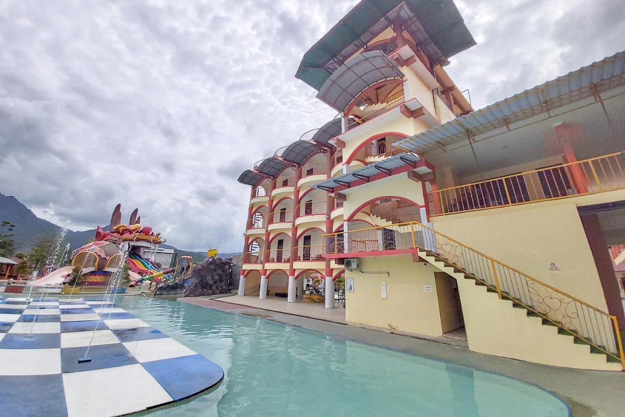 Oyo 3196 Hotel Taman Cinta Сінкаванг Екстер'єр фото