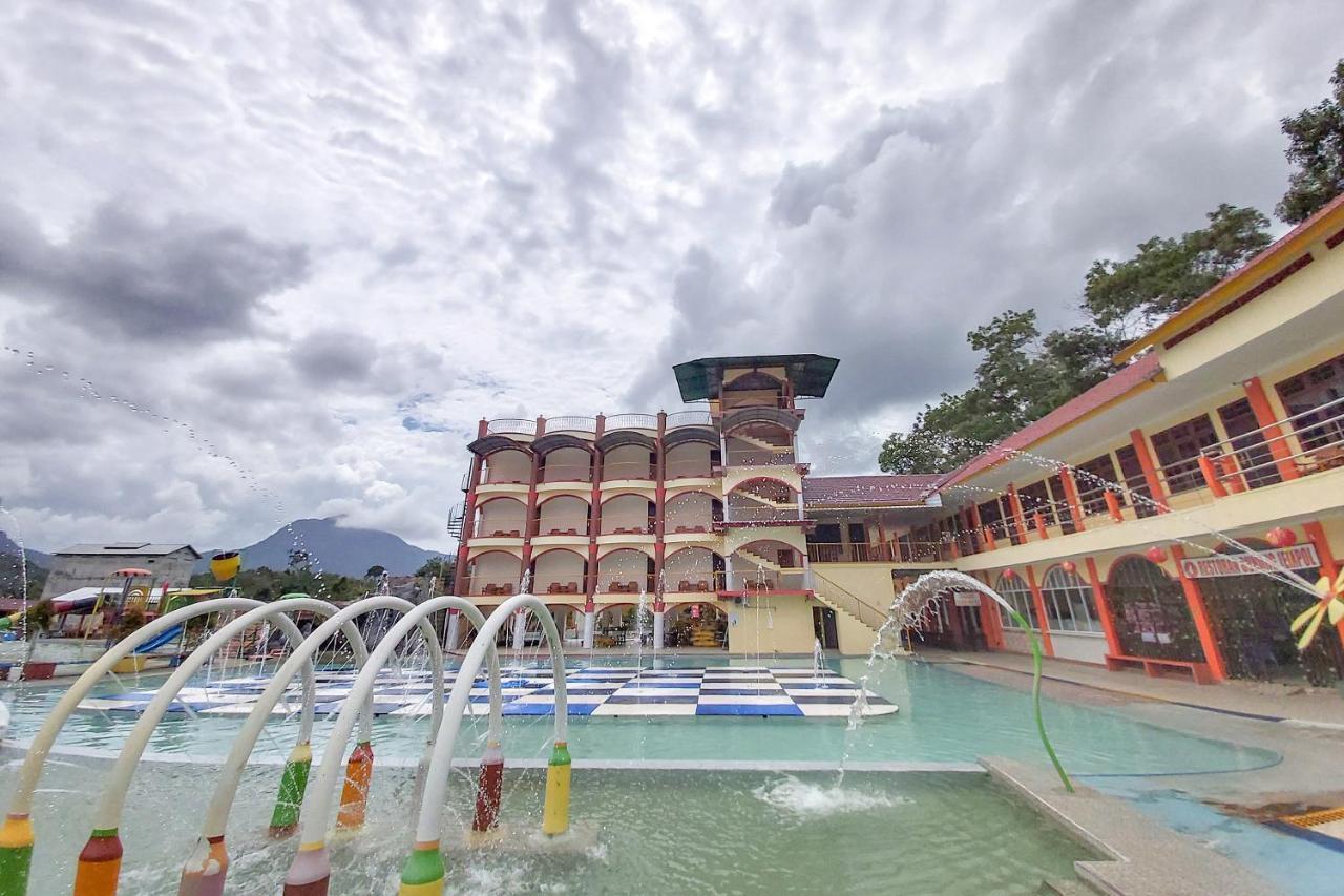 Oyo 3196 Hotel Taman Cinta Сінкаванг Екстер'єр фото