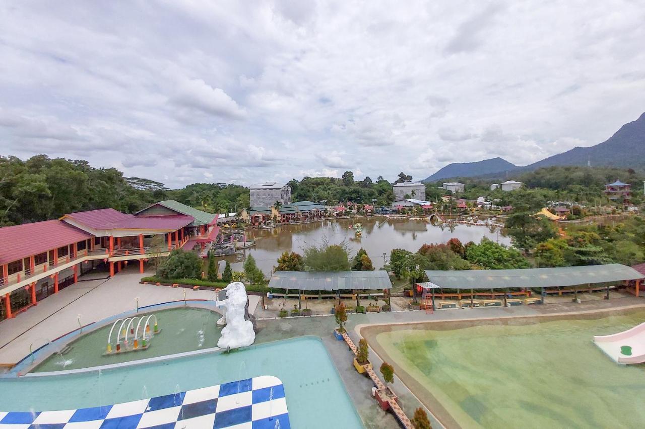 Oyo 3196 Hotel Taman Cinta Сінкаванг Екстер'єр фото
