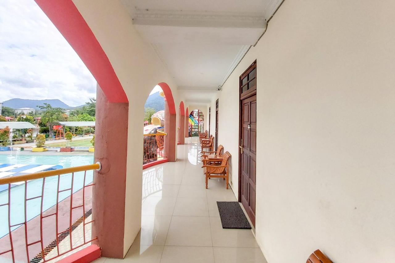 Oyo 3196 Hotel Taman Cinta Сінкаванг Екстер'єр фото